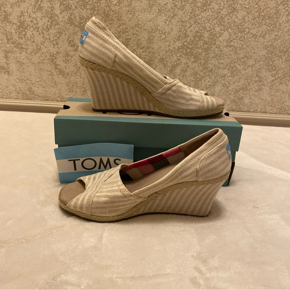 TOMS Women's Cream and Beige Striped Wedge Shoes
